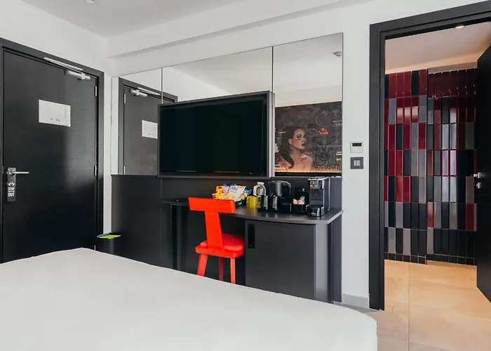 So Adults Only Hotel 3*