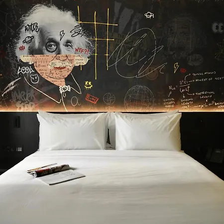 Otel So Adults Only