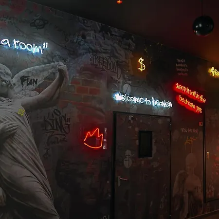 So Adults Only 3* San Ġiljan