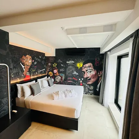 Otel So Adults Only