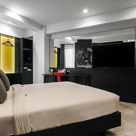 Hotel So Adults Only