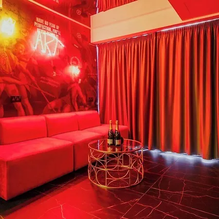 Otel So Adults Only